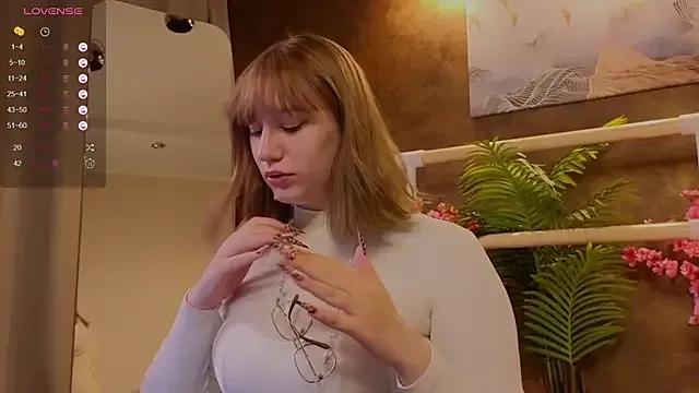 Morvelyn from StripChat is Freechat