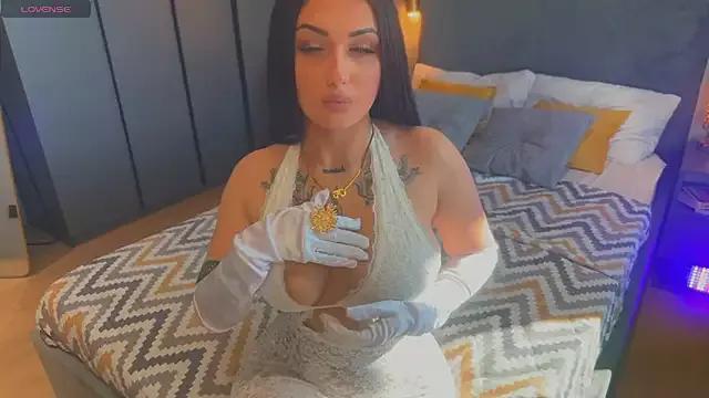 Check-out your craziest wishes with our pick of gaming cams models, featuring big knockers, round tails and tight twats.