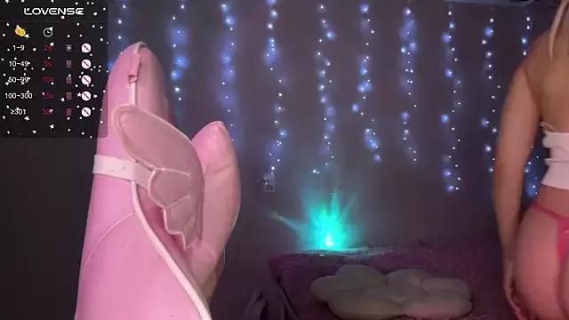 Check-out your craziest wishes with our pick of gaming cams models, featuring big knockers, round tails and tight twats.