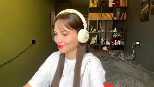 Check-out your craziest wishes with our pick of gaming cams models, featuring big knockers, round tails and tight twats.