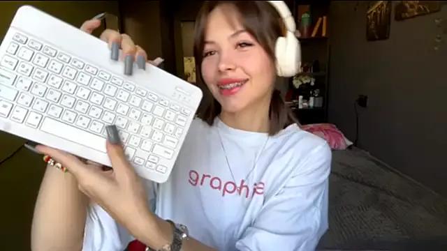 Check-out your craziest wishes with our pick of gaming cams models, featuring big knockers, round tails and tight twats.