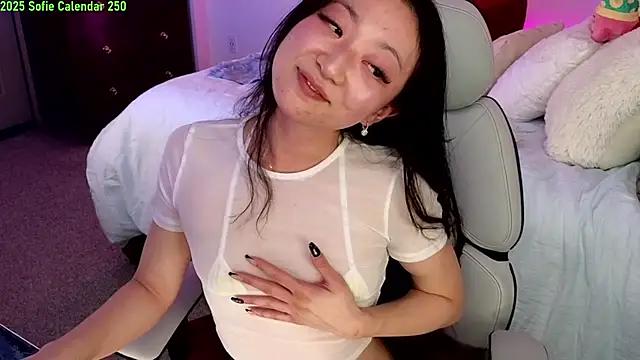 Check-out your craziest wishes with our pick of gaming cams models, featuring big knockers, round tails and tight twats.