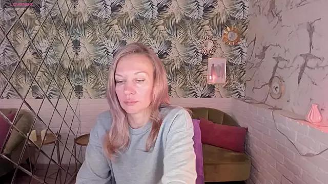 Check-out your craziest wishes with our pick of gaming cams models, featuring big knockers, round tails and tight twats.