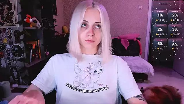 Check-out your craziest wishes with our pick of gaming cams models, featuring big knockers, round tails and tight twats.