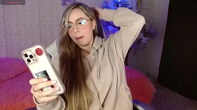 Check-out your craziest wishes with our pick of gaming cams models, featuring big knockers, round tails and tight twats.