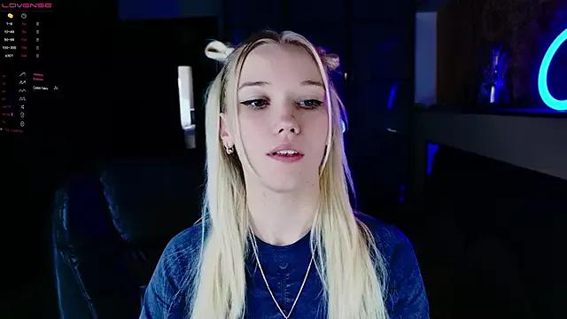 NaomiHita from StripChat is Freechat