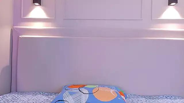 NaomiKlarc from StripChat is Freechat