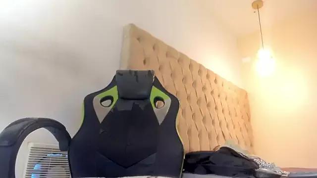 Naomis_35 from StripChat is Freechat