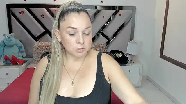 Check-out your craziest wishes with our pick of gaming cams models, featuring big knockers, round tails and tight twats.