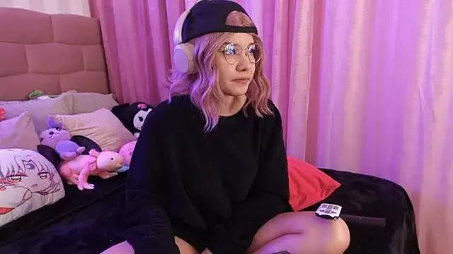 Check-out your craziest wishes with our pick of gaming cams models, featuring big knockers, round tails and tight twats.