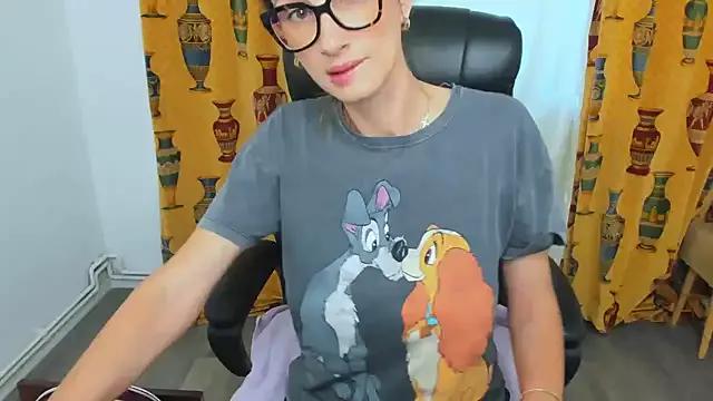 NaughtyWifey1 from StripChat is Freechat