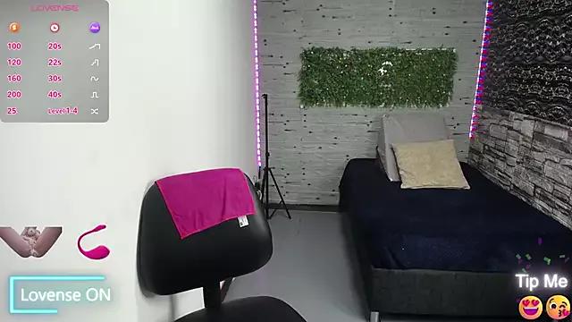 nicol_colucci from StripChat is Freechat