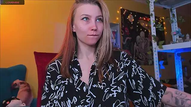 Check-out your craziest wishes with our pick of gaming cams models, featuring big knockers, round tails and tight twats.
