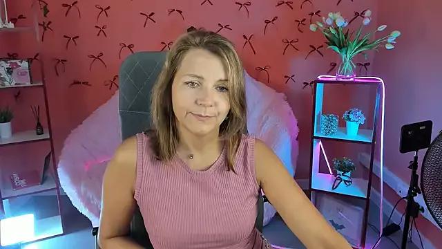 Check-out your craziest wishes with our pick of gaming cams models, featuring big knockers, round tails and tight twats.