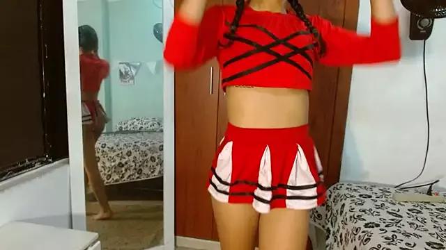 nicolle_sanders from StripChat is Freechat
