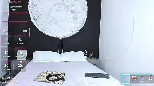 Check-out your craziest wishes with our pick of gaming cams models, featuring big knockers, round tails and tight twats.