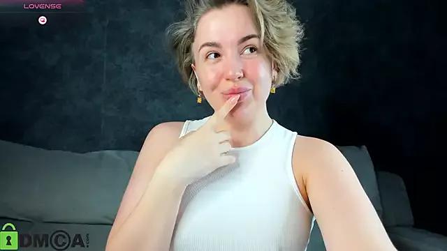 Check-out your craziest wishes with our pick of gaming cams models, featuring big knockers, round tails and tight twats.