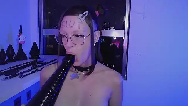 Check-out your craziest wishes with our pick of gaming cams models, featuring big knockers, round tails and tight twats.