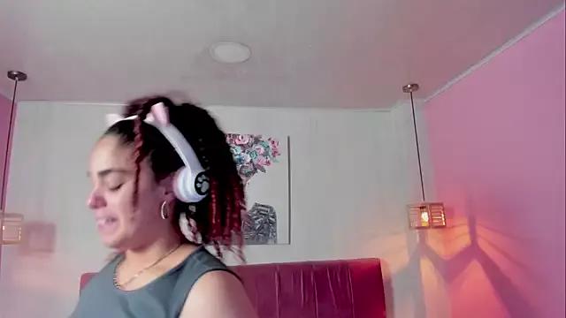 ninna_curly from StripChat is Freechat
