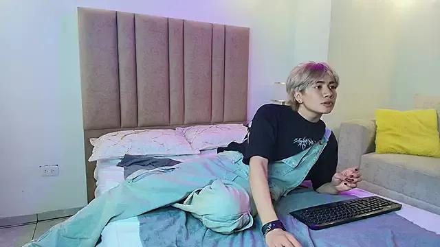 Noah_Blythe from StripChat is Freechat
