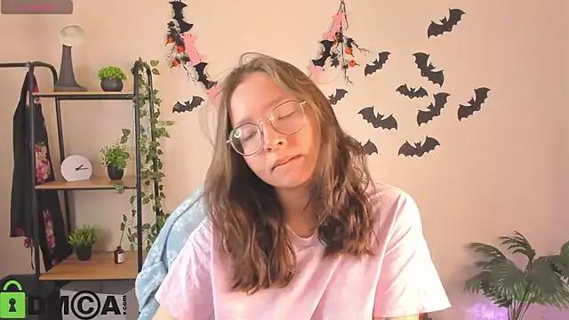 Nuura_Moore from StripChat is Freechat