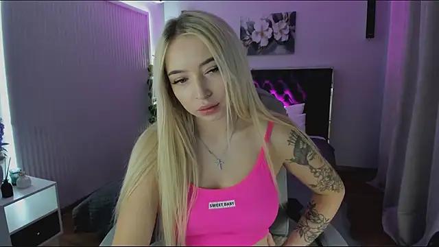 Check-out your craziest wishes with our pick of gaming cams models, featuring big knockers, round tails and tight twats.