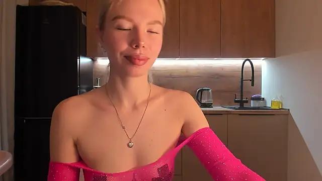 Check-out your craziest wishes with our pick of gaming cams models, featuring big knockers, round tails and tight twats.