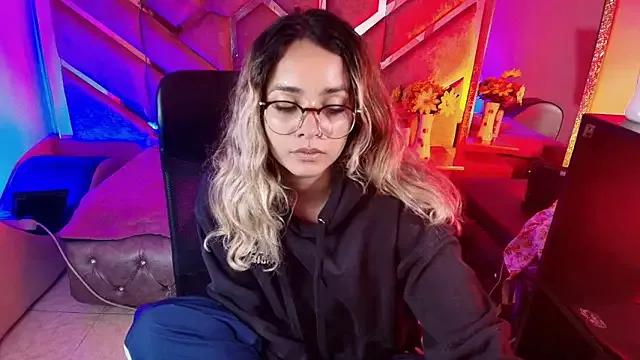 Check-out your craziest wishes with our pick of gaming cams models, featuring big knockers, round tails and tight twats.