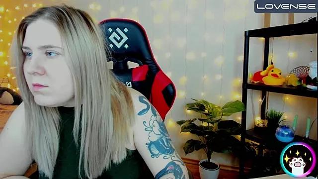 Check-out your craziest wishes with our pick of gaming cams models, featuring big knockers, round tails and tight twats.