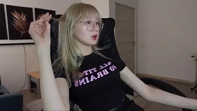 Check-out your craziest wishes with our pick of gaming cams models, featuring big knockers, round tails and tight twats.