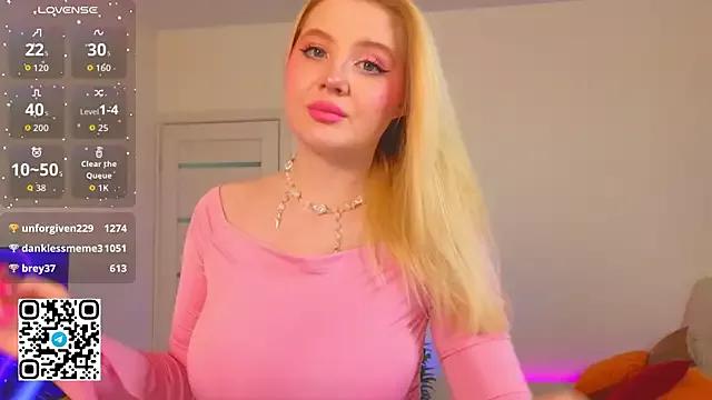 Check-out your craziest wishes with our pick of gaming cams models, featuring big knockers, round tails and tight twats.