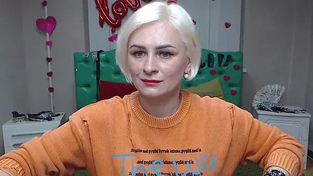 Check-out your craziest wishes with our pick of gaming cams models, featuring big knockers, round tails and tight twats.