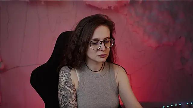 Check-out your craziest wishes with our pick of gaming cams models, featuring big knockers, round tails and tight twats.
