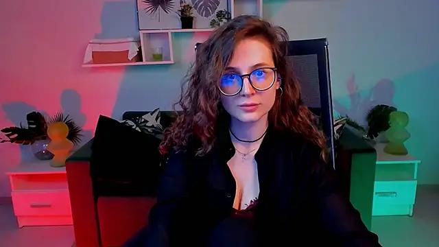 Check-out your craziest wishes with our pick of gaming cams models, featuring big knockers, round tails and tight twats.