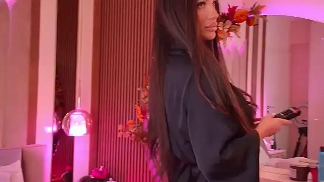 OliviaNoirr from StripChat is Freechat