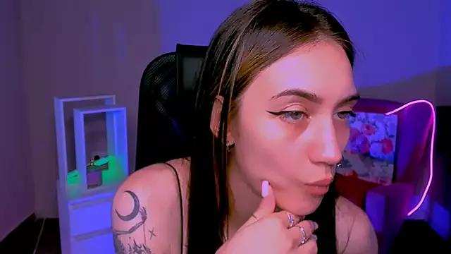 Check-out your craziest wishes with our pick of gaming cams models, featuring big knockers, round tails and tight twats.