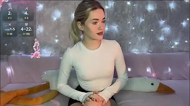 Oliviasan from StripChat is Freechat