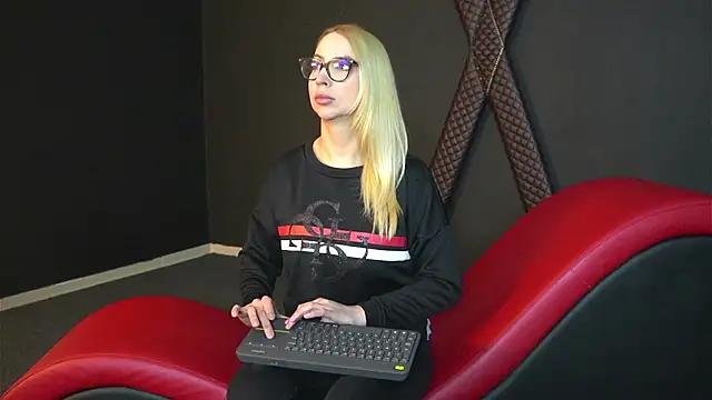 Check-out your craziest wishes with our pick of gaming cams models, featuring big knockers, round tails and tight twats.