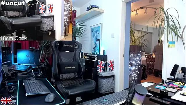 Check-out your craziest wishes with our pick of gaming cams models, featuring big knockers, round tails and tight twats.