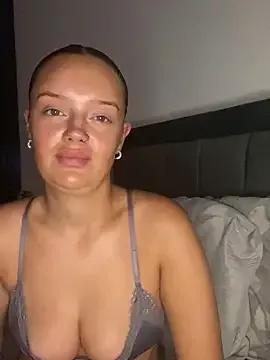 Onlinegirl321 from StripChat is Freechat