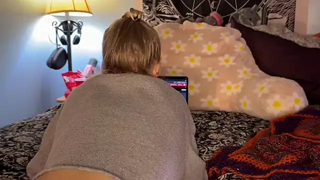 Check-out your craziest wishes with our pick of gaming cams models, featuring big knockers, round tails and tight twats.