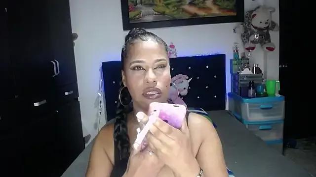pamela_guzmaan from StripChat is Freechat