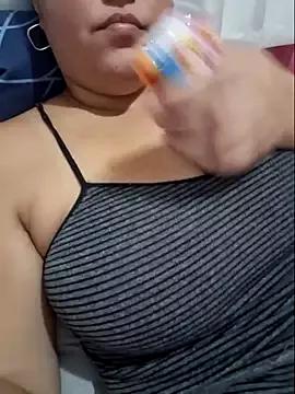 Paolaa_hoot from StripChat is Freechat