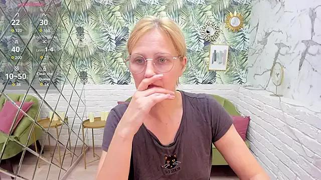 Check-out your craziest wishes with our pick of gaming cams models, featuring big knockers, round tails and tight twats.