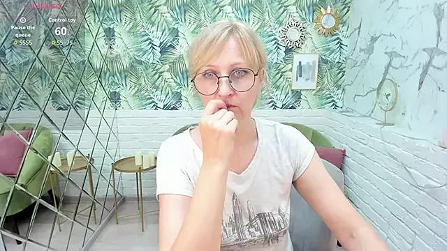 Check-out your craziest wishes with our pick of gaming cams models, featuring big knockers, round tails and tight twats.