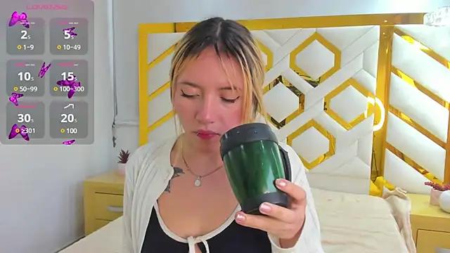 Paulina_darling from StripChat is Freechat