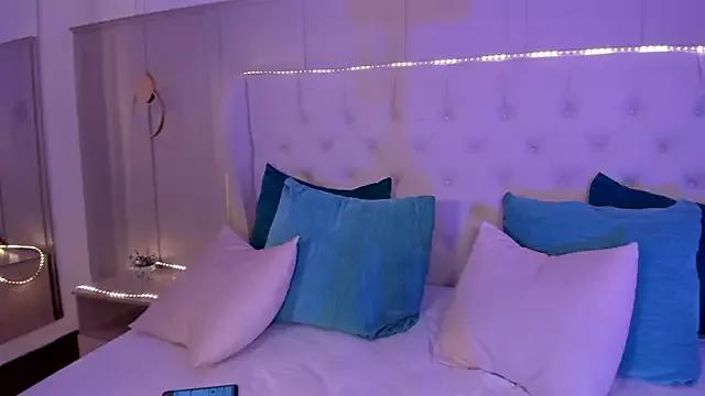 paulina_zuarez from StripChat is Freechat