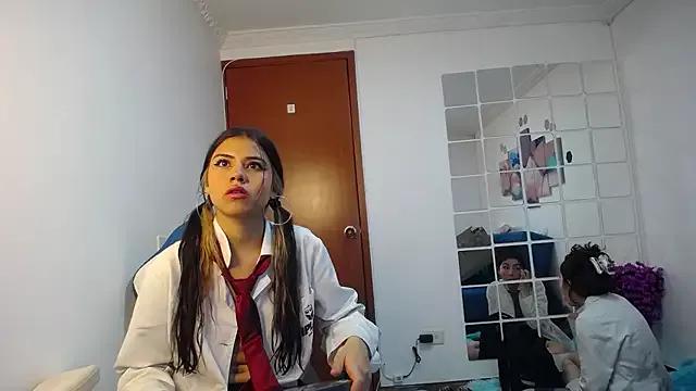 Perla_kitty19 from StripChat is Freechat