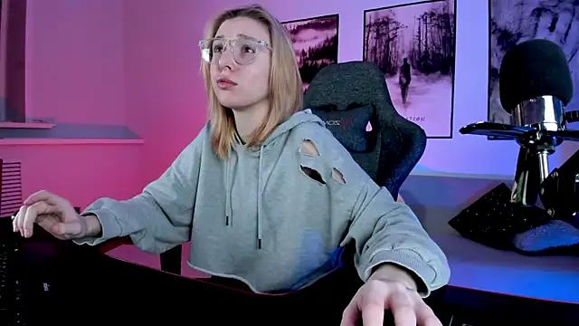 Check-out your craziest wishes with our pick of gaming cams models, featuring big knockers, round tails and tight twats.