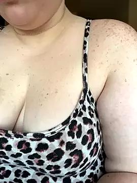 PiggyRose from StripChat is Freechat